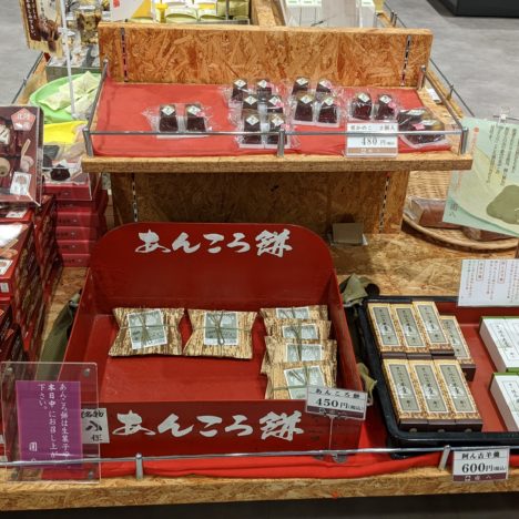 石川県美川町の『タルト　タニザワ』のもものタルトとブルーベリータルトを食べました。人気のタルトはさすがにおいしいです。