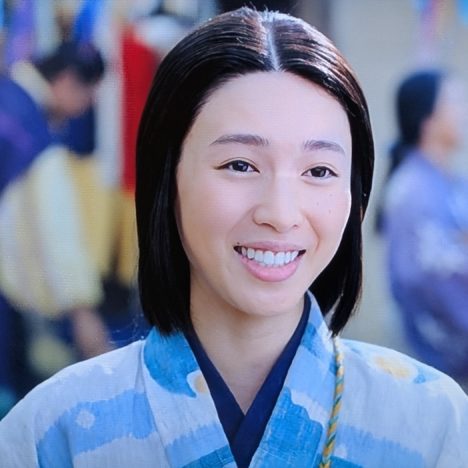 大河ドラマ『豊臣兄弟！』出演の浜辺美波さん、はじける笑顔が魅力的です